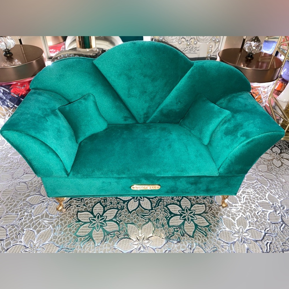 ‼️SOLD‼️ 
LIKE NEW❗️NICOLE LEE GREEN VELVET SOFA JEWELRY ORGANIZER